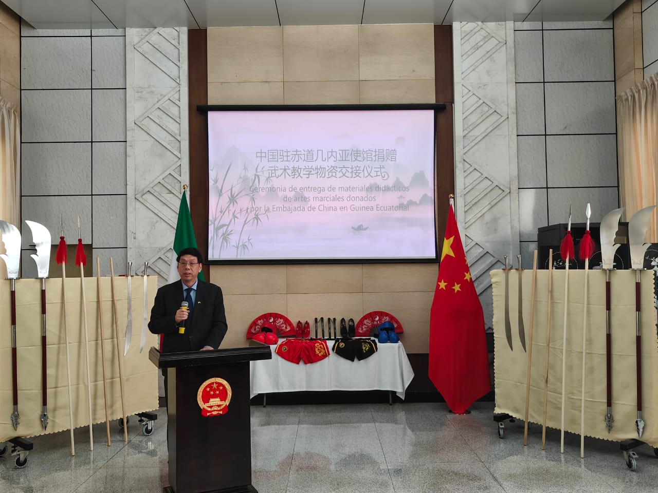 5-Embajador Chino.jpg